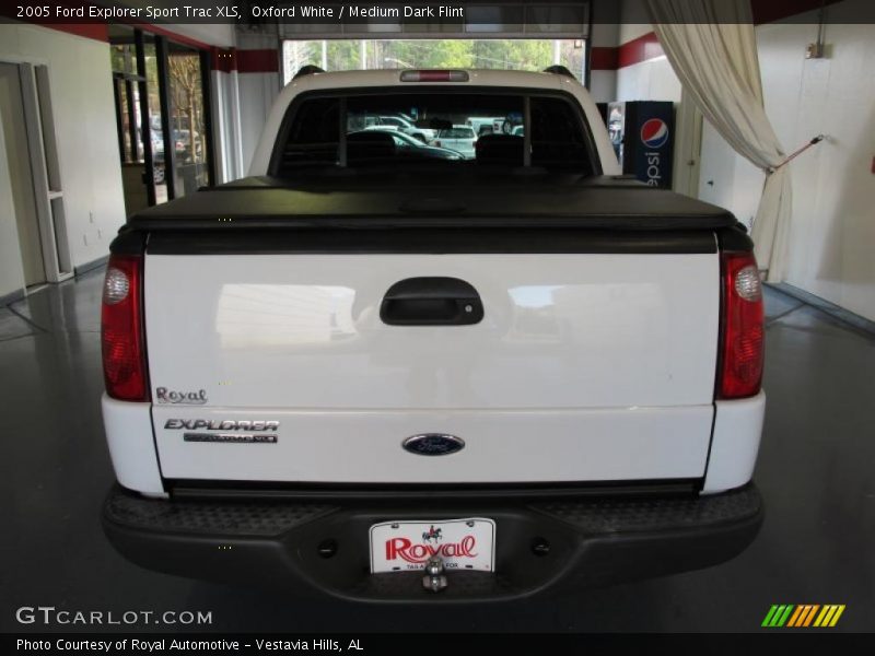 Oxford White / Medium Dark Flint 2005 Ford Explorer Sport Trac XLS