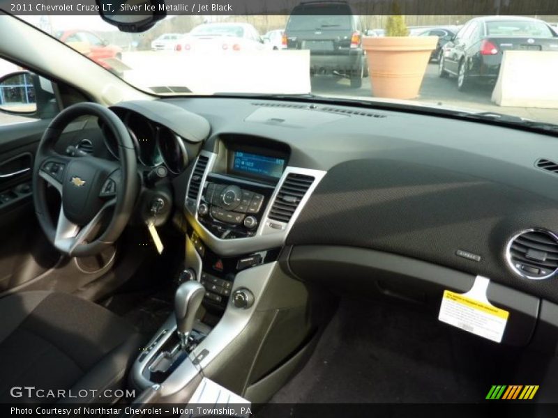 Silver Ice Metallic / Jet Black 2011 Chevrolet Cruze LT