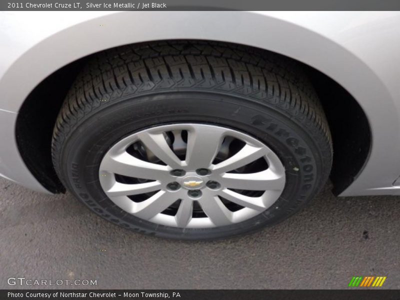Silver Ice Metallic / Jet Black 2011 Chevrolet Cruze LT