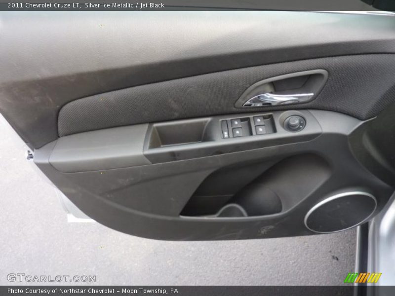 Silver Ice Metallic / Jet Black 2011 Chevrolet Cruze LT
