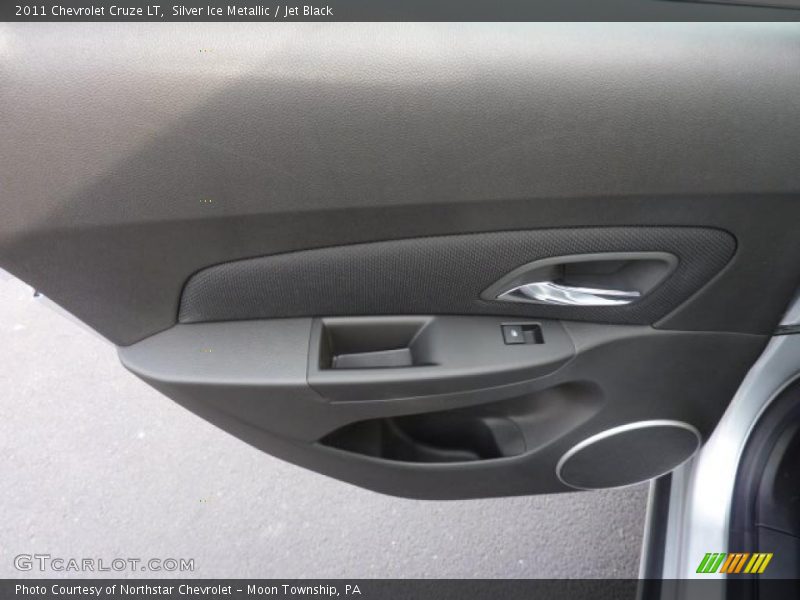 Silver Ice Metallic / Jet Black 2011 Chevrolet Cruze LT