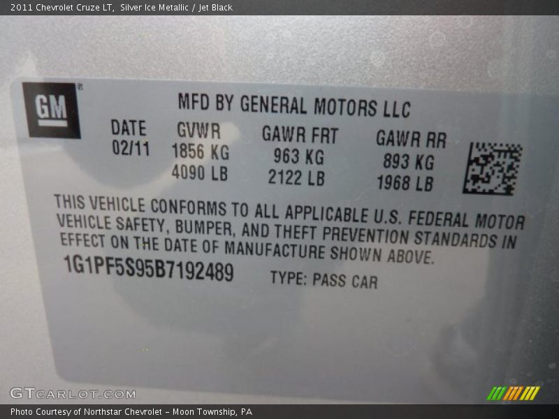 Silver Ice Metallic / Jet Black 2011 Chevrolet Cruze LT
