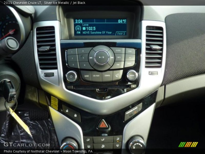Silver Ice Metallic / Jet Black 2011 Chevrolet Cruze LT