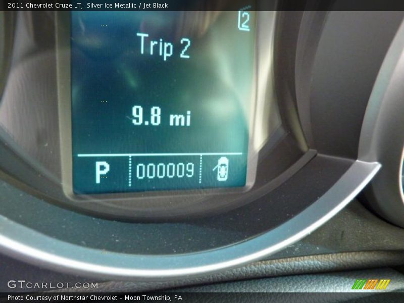 Silver Ice Metallic / Jet Black 2011 Chevrolet Cruze LT
