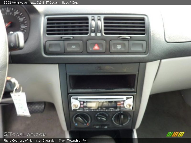 Black / Grey 2002 Volkswagen Jetta GLS 1.8T Sedan