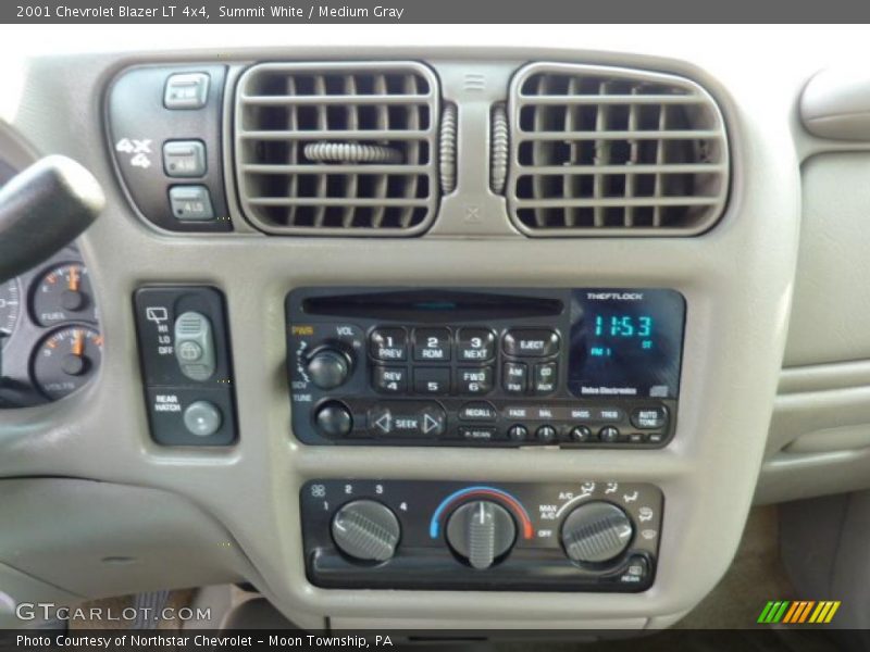 Summit White / Medium Gray 2001 Chevrolet Blazer LT 4x4