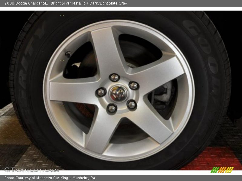 Bright Silver Metallic / Dark/Light Slate Gray 2008 Dodge Charger SE