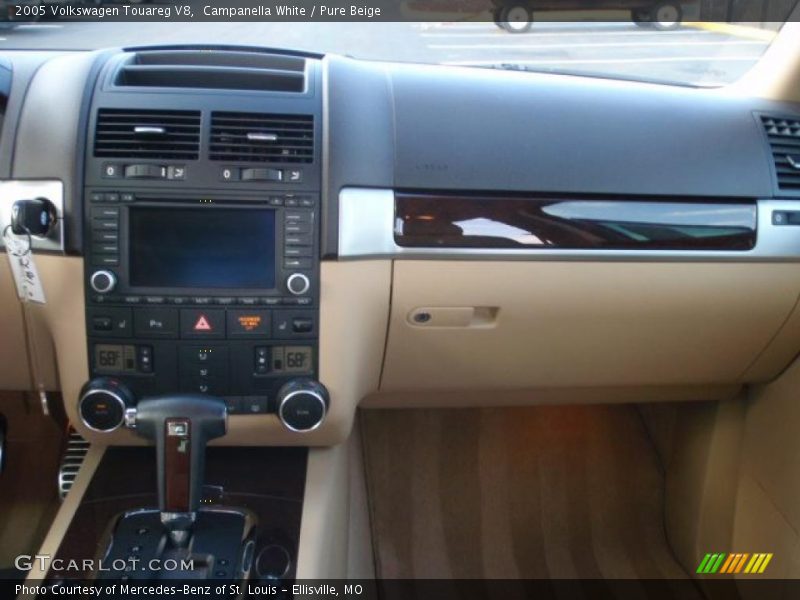 Campanella White / Pure Beige 2005 Volkswagen Touareg V8