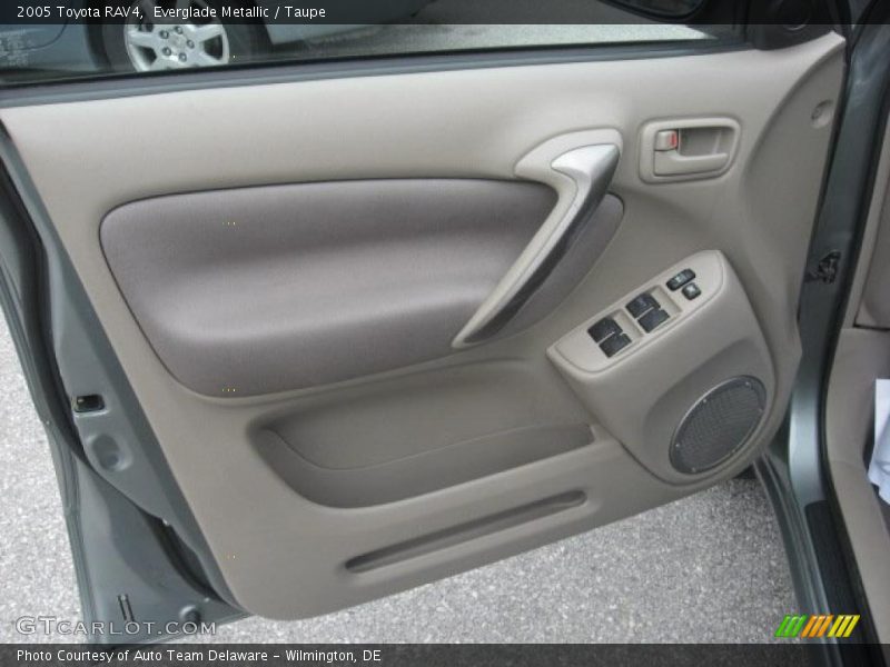 Everglade Metallic / Taupe 2005 Toyota RAV4
