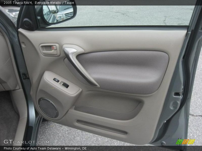 Everglade Metallic / Taupe 2005 Toyota RAV4