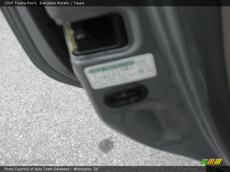 Everglade Metallic / Taupe 2005 Toyota RAV4
