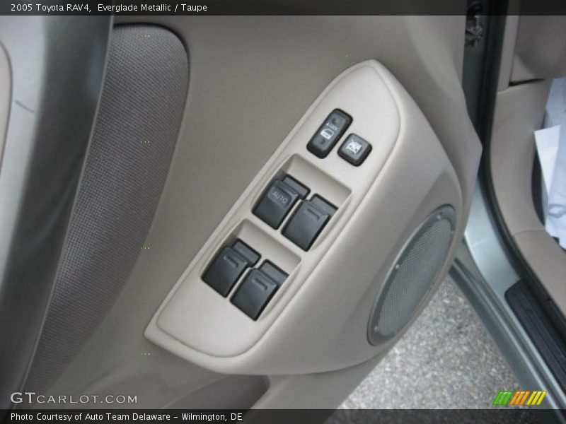 Everglade Metallic / Taupe 2005 Toyota RAV4