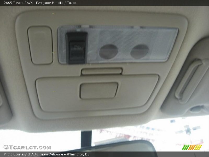 Everglade Metallic / Taupe 2005 Toyota RAV4