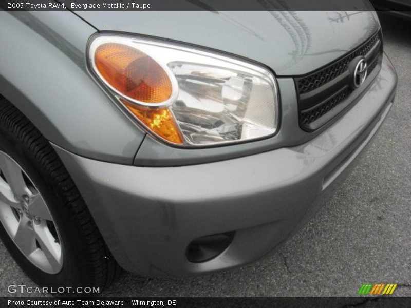 Everglade Metallic / Taupe 2005 Toyota RAV4