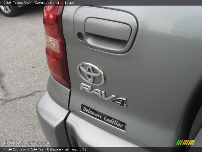 Everglade Metallic / Taupe 2005 Toyota RAV4