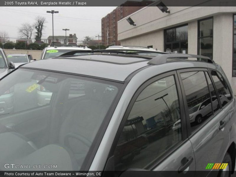Everglade Metallic / Taupe 2005 Toyota RAV4