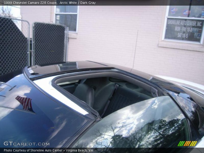 Sunroof of 1999 Camaro Z28 Coupe