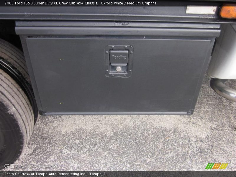 Oxford White / Medium Graphite 2003 Ford F550 Super Duty XL Crew Cab 4x4 Chassis
