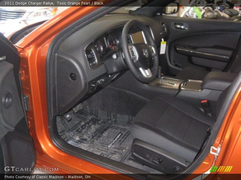 Toxic Orange Pearl / Black 2011 Dodge Charger Rallye