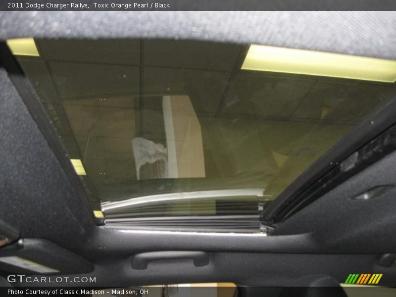 Sunroof of 2011 Charger Rallye