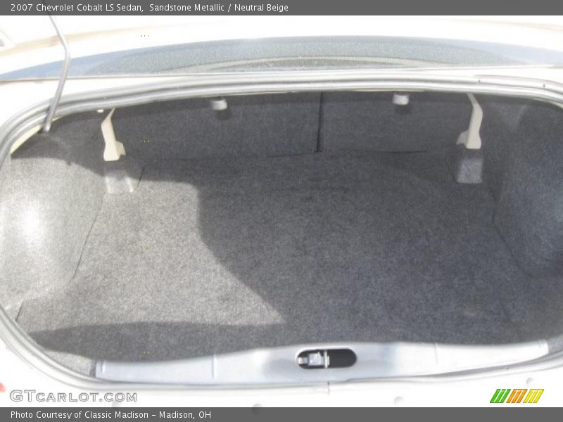  2007 Cobalt LS Sedan Trunk