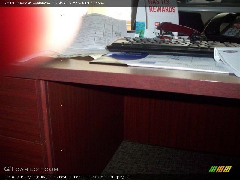 Victory Red / Ebony 2010 Chevrolet Avalanche LTZ 4x4