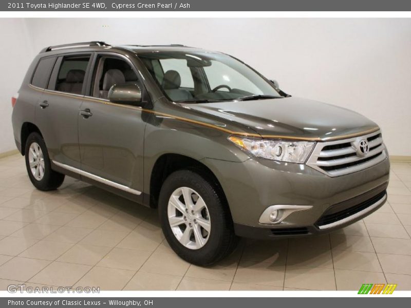 Front 3/4 View of 2011 Highlander SE 4WD