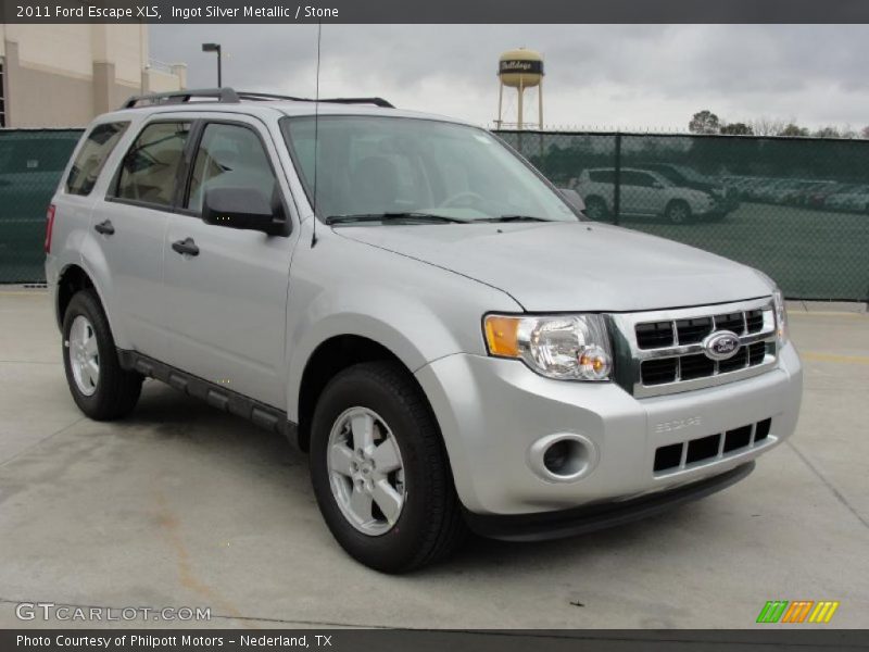 Front 3/4 View of 2011 Escape XLS