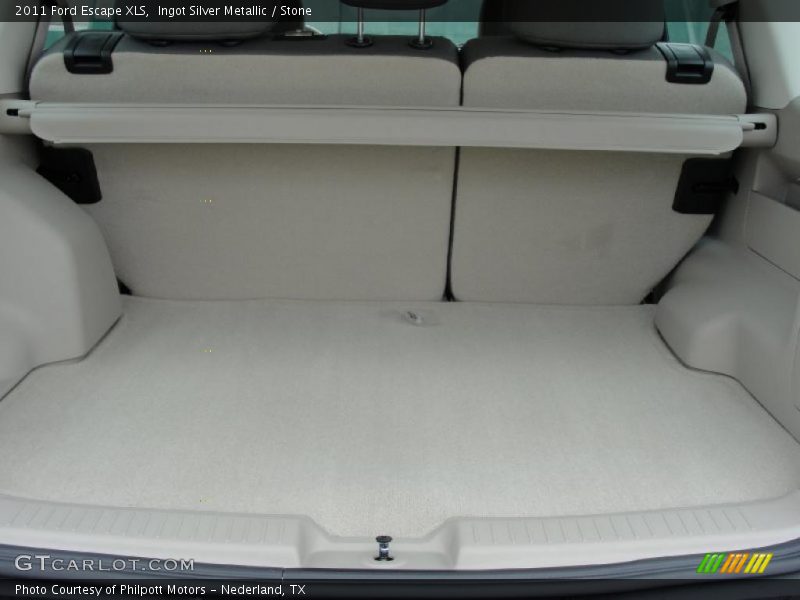  2011 Escape XLS Trunk