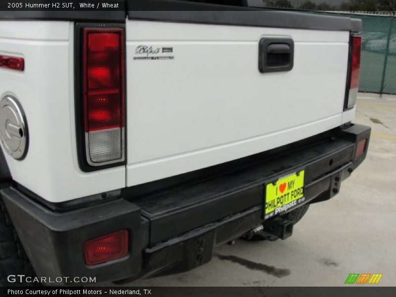 White / Wheat 2005 Hummer H2 SUT