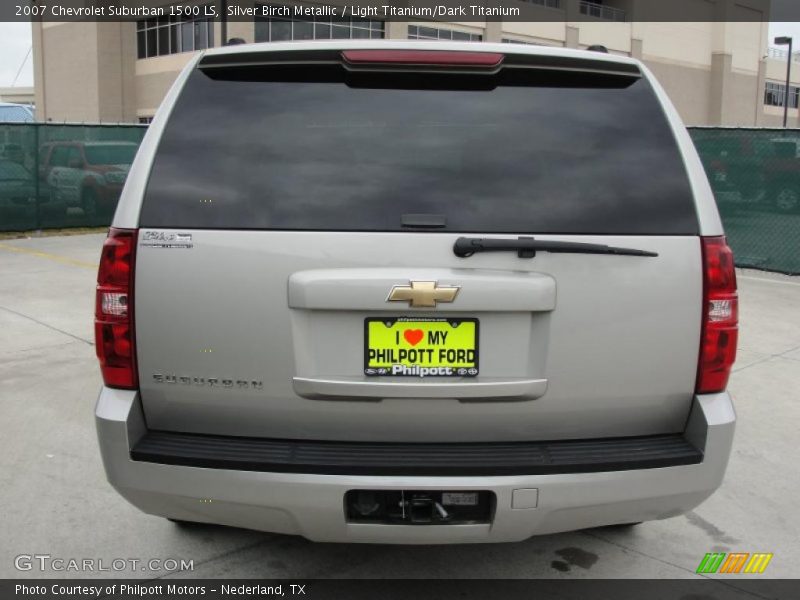 Silver Birch Metallic / Light Titanium/Dark Titanium 2007 Chevrolet Suburban 1500 LS