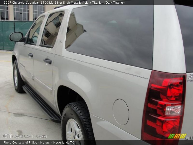 Silver Birch Metallic / Light Titanium/Dark Titanium 2007 Chevrolet Suburban 1500 LS