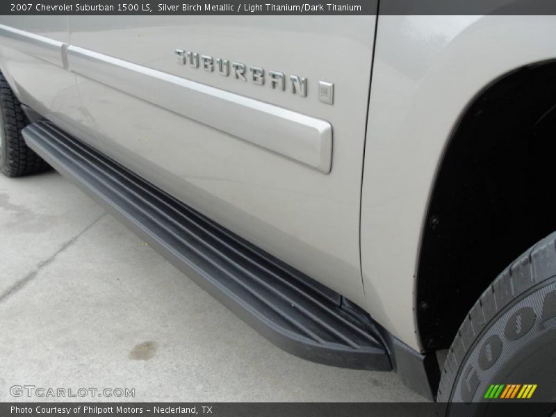 Silver Birch Metallic / Light Titanium/Dark Titanium 2007 Chevrolet Suburban 1500 LS
