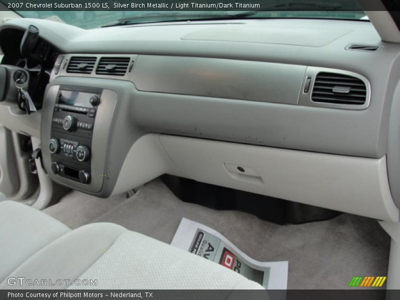 Silver Birch Metallic / Light Titanium/Dark Titanium 2007 Chevrolet Suburban 1500 LS