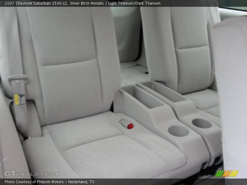 Silver Birch Metallic / Light Titanium/Dark Titanium 2007 Chevrolet Suburban 1500 LS