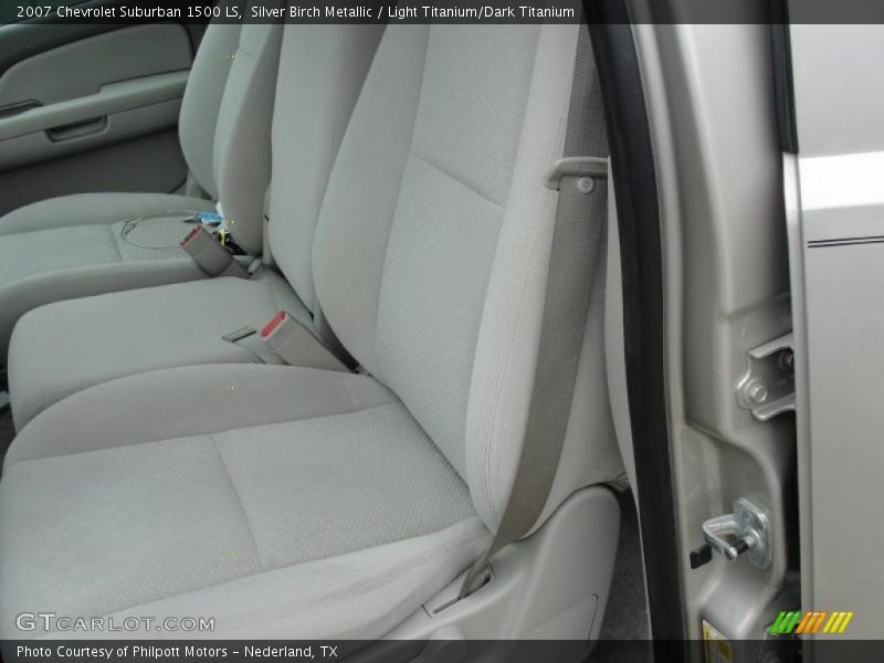 Silver Birch Metallic / Light Titanium/Dark Titanium 2007 Chevrolet Suburban 1500 LS