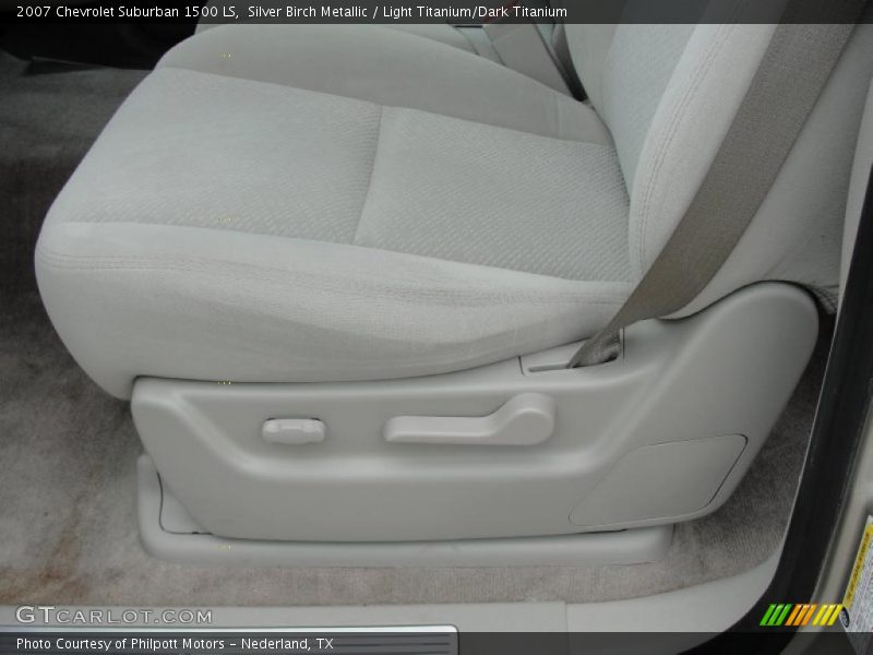 Silver Birch Metallic / Light Titanium/Dark Titanium 2007 Chevrolet Suburban 1500 LS
