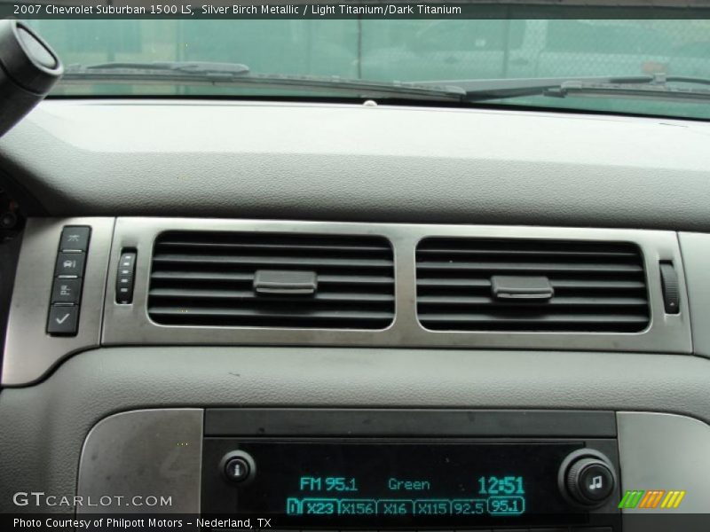 Silver Birch Metallic / Light Titanium/Dark Titanium 2007 Chevrolet Suburban 1500 LS