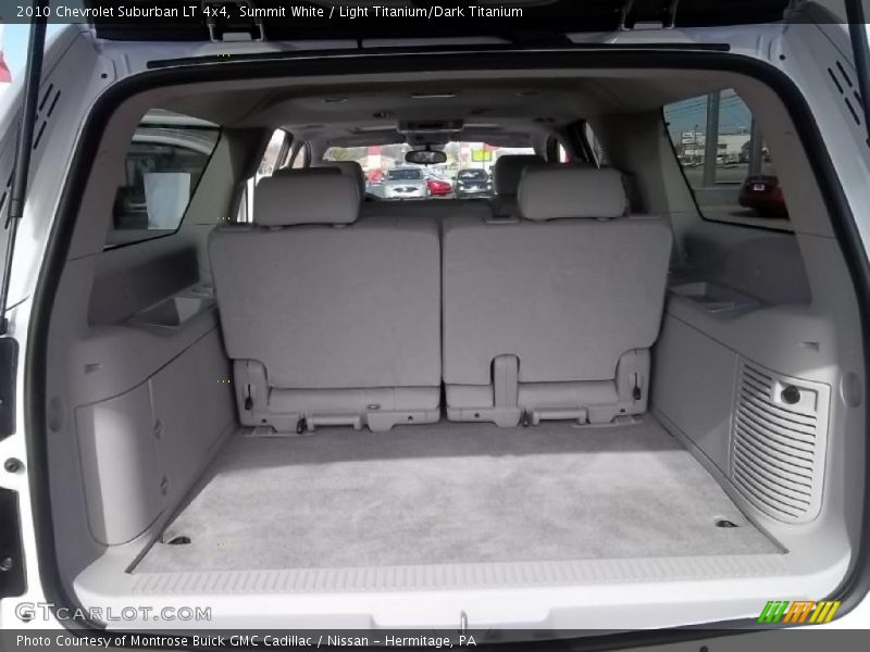 Summit White / Light Titanium/Dark Titanium 2010 Chevrolet Suburban LT 4x4