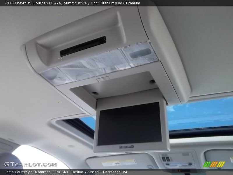 Summit White / Light Titanium/Dark Titanium 2010 Chevrolet Suburban LT 4x4