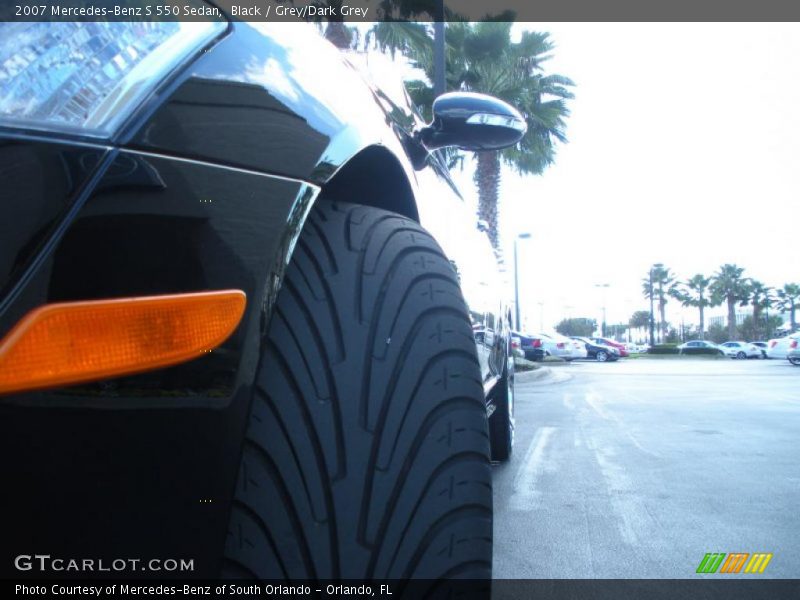 Black / Grey/Dark Grey 2007 Mercedes-Benz S 550 Sedan