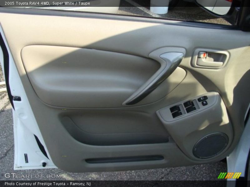 Super White / Taupe 2005 Toyota RAV4 4WD