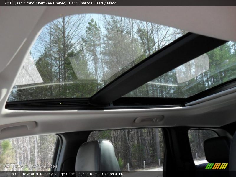 Sunroof of 2011 Grand Cherokee Limited