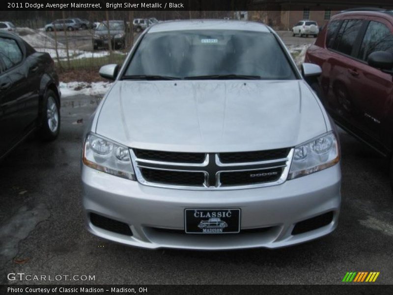 Bright Silver Metallic / Black 2011 Dodge Avenger Mainstreet