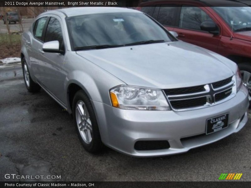 Bright Silver Metallic / Black 2011 Dodge Avenger Mainstreet