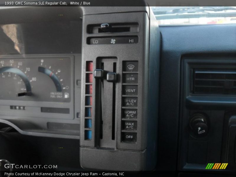Controls of 1993 Sonoma SLE Regular Cab