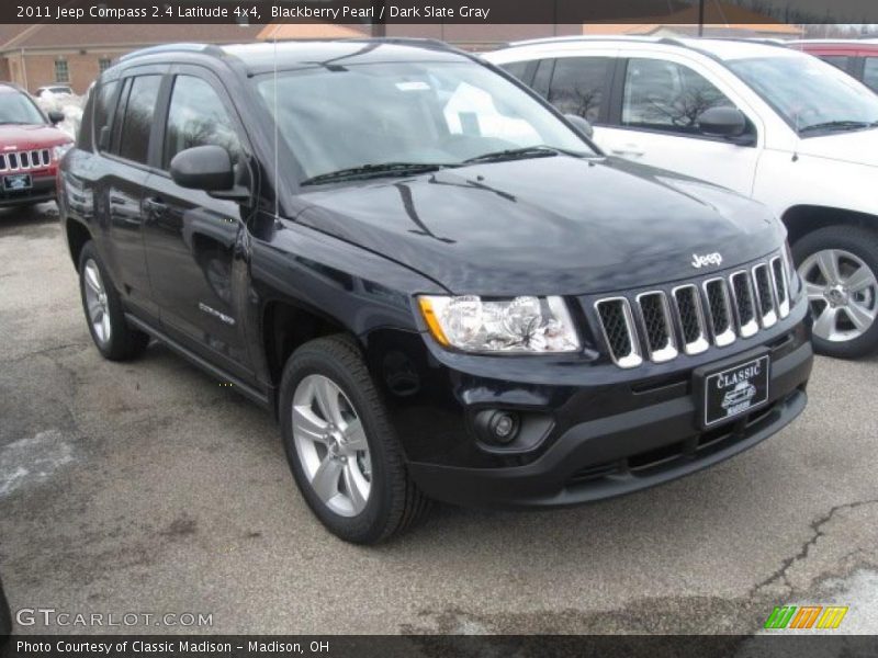 Front 3/4 View of 2011 Compass 2.4 Latitude 4x4