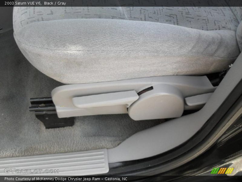 Black / Gray 2003 Saturn VUE V6
