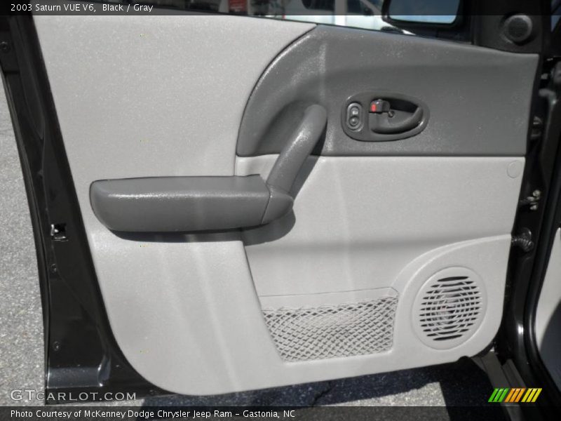 Black / Gray 2003 Saturn VUE V6
