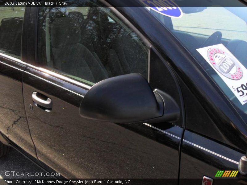 Black / Gray 2003 Saturn VUE V6